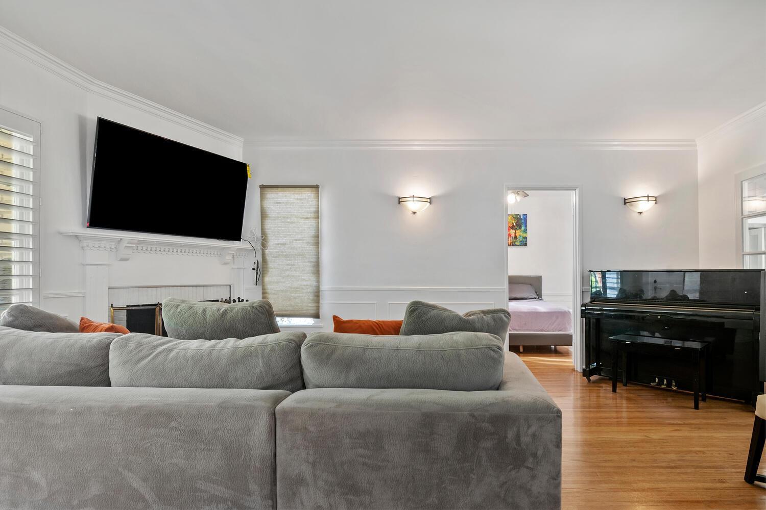 Luxury Piano In Near Universal & Hollywood For 8 Villa Los Angeles