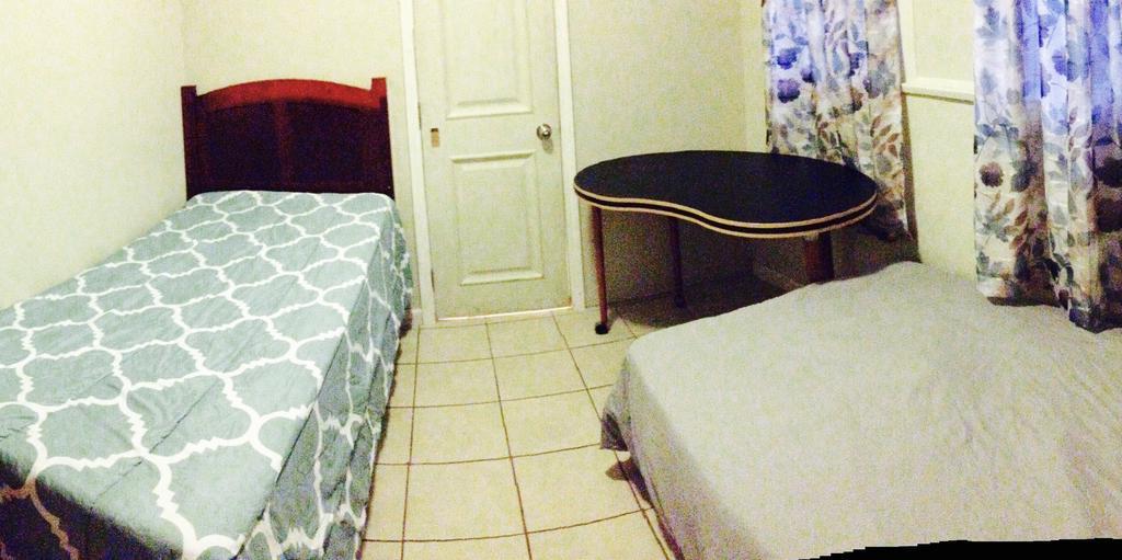 La Boardinghouse Homestay *