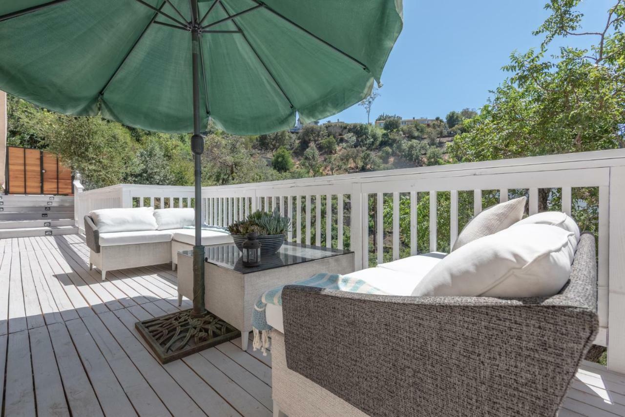 Modern Nestled In The Hollywood Hills With Huge Deck And Wow Views! *
