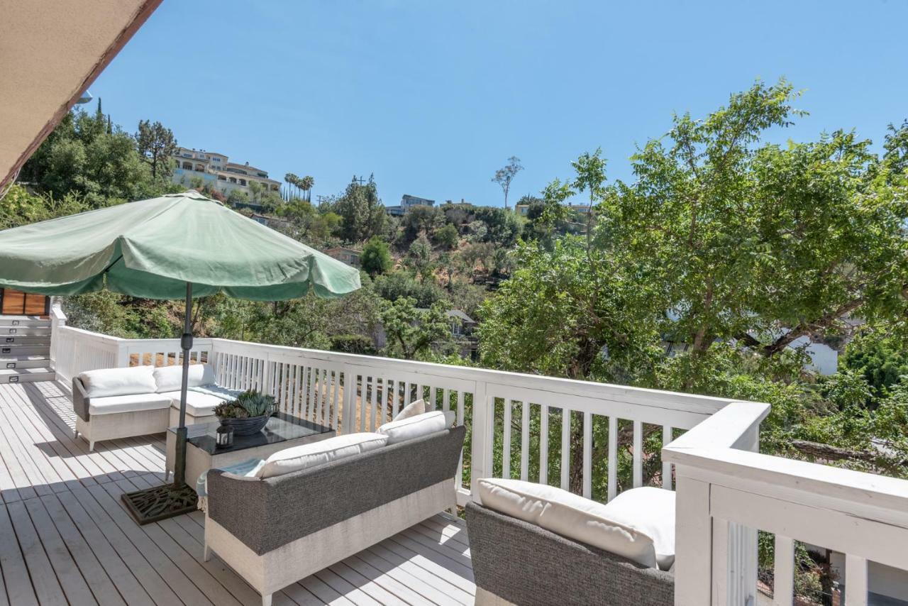 Holiday home Modern Nestled In The Hollywood Hills With Huge Deck And Wow Views!
