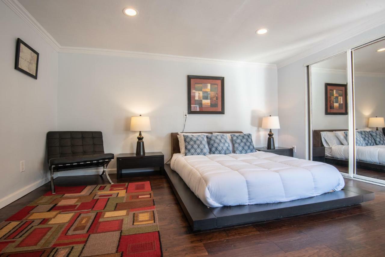 Modern Nestled In The Hollywood Hills With Huge Deck And Wow Views! *