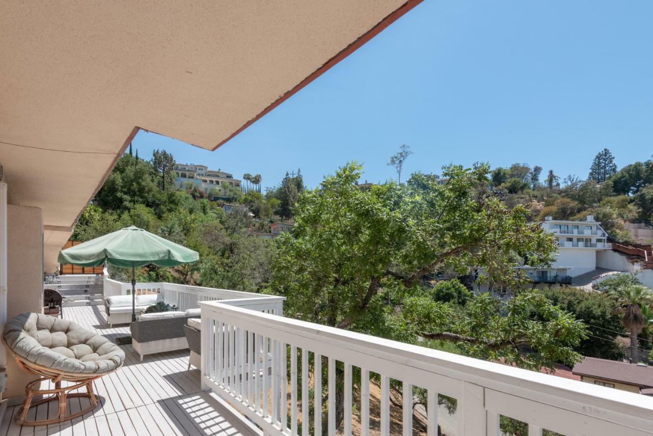 Holiday home Modern Nestled In The Hollywood Hills With Huge Deck And Wow Views!