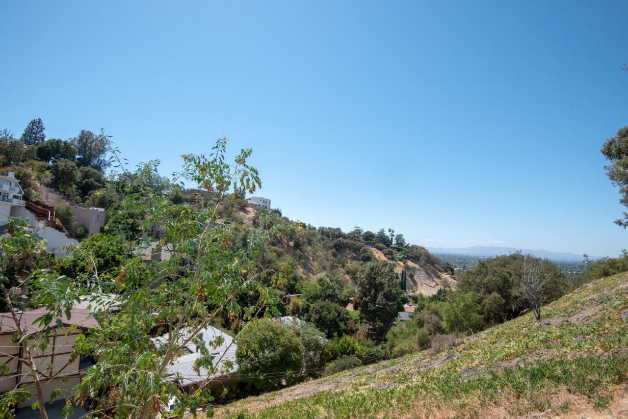 Modern Nestled In The Hollywood Hills With Huge Deck And Wow Views! Los Angeles