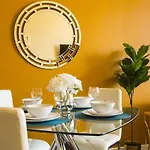 Hollywood Ultimate Suites