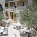 Cara Hotel