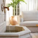 Cara Hotel