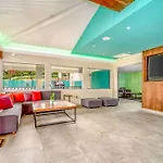 818 Hotel Pool, An Ascend Hotel Collection Member