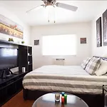 Hollywood Deluxe Suites
