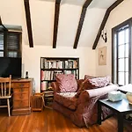 Beautiful Airy Architect-Designed Room And Brand New Private Luxe Bathroom