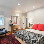Beautiful Airy Architect-Designed Room And Brand New Private Luxe Bathroom
