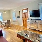 Rustling Leaves 2Bd/1 Ba Upstairs Parking/Laundry