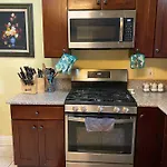 Private Large La Bedroom W Private Half-Bathroom - Ac - Wifi - Private Fridge Near Usc - Exposition Park - Usc Memorial Coliseum - Banc Of California Stadium - Downtown Los Angeles Dtla - University Of Southern California Usc!