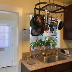 Private Large La Bedroom W Private Half-Bathroom - Ac - Wifi - Private Fridge Near Usc - Exposition Park - Usc Memorial Coliseum - Banc Of California Stadium - Downtown Los Angeles Dtla - University Of Southern California Usc!