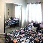 Cozy And Comfy Rooms Near Sofi Stadium, Dtla, Usc, Lax, Hollywood, Beaches Shared Home