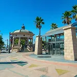 Mariachi Plaza Hotel