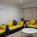 A Serene Home With 5Br, 3Ba, Pool, Spa, And Mini-Golf