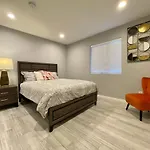 Stylish Hollywood Townhouse - Ideal Location