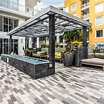 Live-Work Trendi Apartment In West Hollywood W-Parking-Pool-Gym