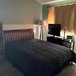 Comfy Cozy Room On Quiet Cul-De-Sac