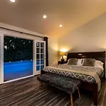Villa Sausalito - Newly Designed 4Br House & Pool By Topanga