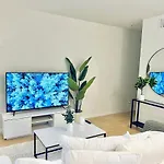 Lovely 2-Story 2-Bedroom Unit With Free Secure Parking