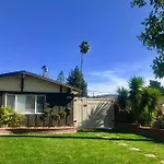 Private Modern Guesthouse With Backyard