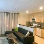 Private Modern Guesthouse With Backyard