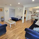 Large 1-Bedroom With Kitchen In Encino