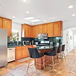 Beverly Grove Spanish Oasis With Pool & Parking