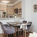 Luxury 1 Bedroom In The Heart Of West Hollywood/Beverly Hills!