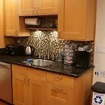 Luxury 1 Bedroom Unit-Walk To Beach -Baby Friendly