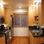 Luxury 1 Bedroom Unit-Walk To Beach -Baby Friendly