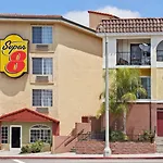 Super 8 By Wyndham Los Angeles Downtown