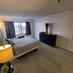 Deluxe Hotel Style Unit