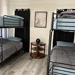 Westwood/ Brentwood/Santa Monica/Ucla Hostel