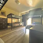 Westwood/ Brentwood/Santa Monica/Ucla Hostel
