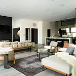 Sophisticated Modern Retreat In Bel Air