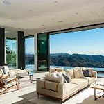 Sophisticated Modern Retreat In Bel Air