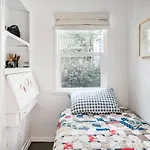 The Exquisite Venice Beach Bungalow With Garden