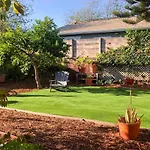 The Exquisite Venice Beach Bungalow With Garden