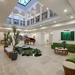 Sophisticated Grand Mansion In Prime Beverly Hills