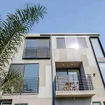 Stunning Hollywood Townhouse With Sunny Views