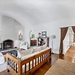 Secluded 4Br Spanish Oasis In The Heart Of La