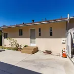 2 Bedroom Mid-Wilshire Charmer Close To Downtown