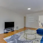 2 Bedroom Mid-Wilshire Charmer Close To Downtown