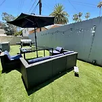 Stylish Hollywood Townhouse - Ideal Location