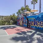 Gorgeous Villa W/Pool, Spa, B-Ball Court & View!