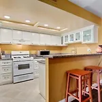 Condo Near Lax & Sofi