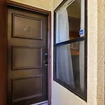 Condo Near Lax & Sofi