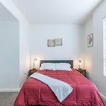 Heaven On Hollywood Furnished Apartments